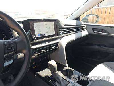 2025 Toyota Camry LE - zdjęcie 10 z 20 - miniatura
