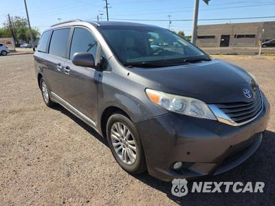 2013 Toyota Sienna XLE 8-Passenger 119.3" WB - zdjęcie 4 z 23 - miniatura