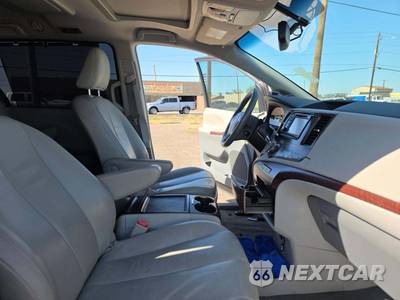 2013 Toyota Sienna XLE 8-Passenger 119.3" WB - zdjęcie 19 z 23 - miniatura
