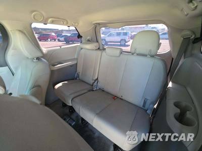 2013 Toyota Sienna XLE 8-Passenger 119.3" WB - zdjęcie 14 z 23 - miniatura