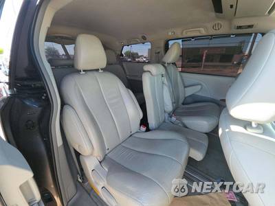 2013 Toyota Sienna XLE 8-Passenger 119.3" WB - zdjęcie 17 z 23 - miniatura
