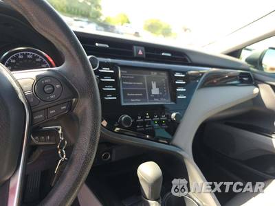2019 Toyota Camry LE - zdjęcie 10 z 20 - miniatura