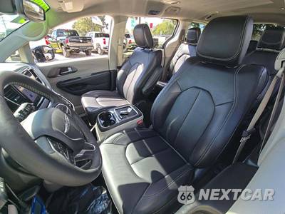 2024 Chrysler Pacifica Touring L 121.6" WB - zdjęcie 6 z 25 - miniatura