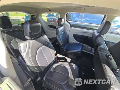 2024 Chrysler Pacifica Touring L 121.6" WB - zdjęcie 17 z 25 - miniatura