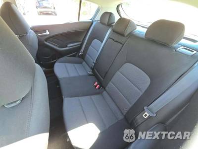 2017 Kia Forte5 LX Hatchback - zdjęcie 13 z 23 - miniatura