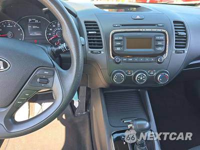 2017 Kia Forte5 LX Hatchback - zdjęcie 10 z 23 - miniatura
