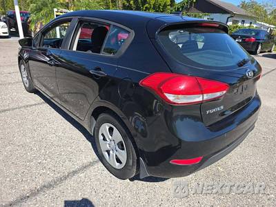 2017 Kia Forte5 LX Hatchback - zdjęcie 2 z 23 - miniatura