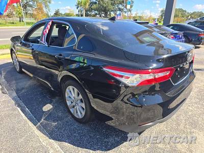 2019 Toyota Camry LE - zdjęcie 2 z 29 - miniatura