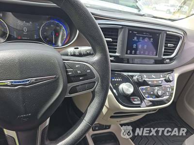 2019 Chrysler Pacifica Touring Plus 121.6" WB - zdjęcie 10 z 26 - miniatura