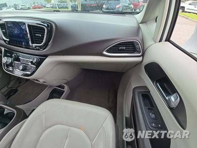 2017 Chrysler Pacifica Touring L 121.6" WB - zdjęcie 20 z 26 - miniatura