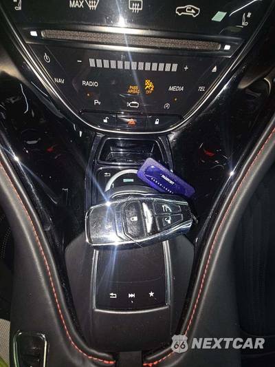2018 Aston Martin DB11 V12 Coupe - zdjęcie 8 z 20 - miniatura