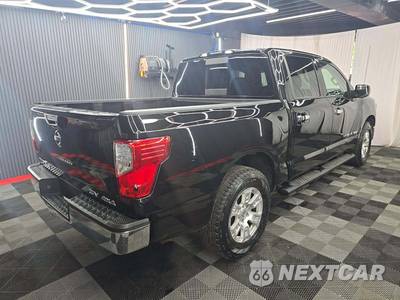 2018 Nissan TITAN SV Crew Cab Short Bed - zdjęcie 3 z 27 - miniatura