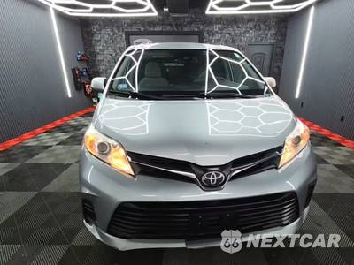 2019 Toyota Sienna LE 8-Passenger 119.3" WB - zdjęcie 2 z 31 - miniatura