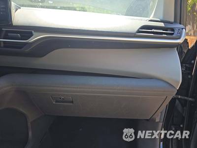 2024 Toyota Sienna LE 8-Passenger 120.5" WB - zdjęcie 20 z 26 - miniatura