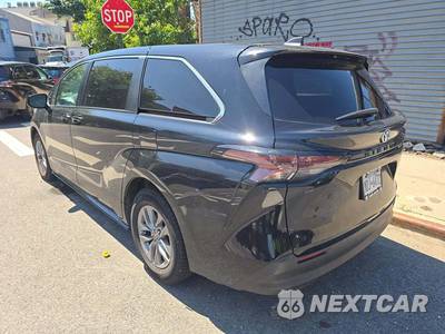 2024 Toyota Sienna LE 8-Passenger 120.5" WB - zdjęcie 2 z 26 - miniatura