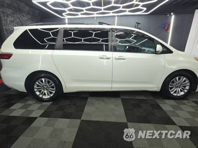 2017 Toyota Sienna XLE 8-Passenger 119.3" WB - zdjęcie 5 z 28 - miniatura