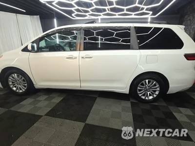 2017 Toyota Sienna XLE 8-Passenger 119.3" WB - zdjęcie 3 z 28 - miniatura