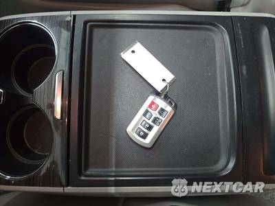 2016 Toyota Sienna XLE 8-Passenger 119.3" WB - zdjęcie 8 z 24 - miniatura