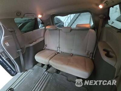 2016 Toyota Sienna XLE 8-Passenger 119.3" WB - zdjęcie 14 z 24 - miniatura