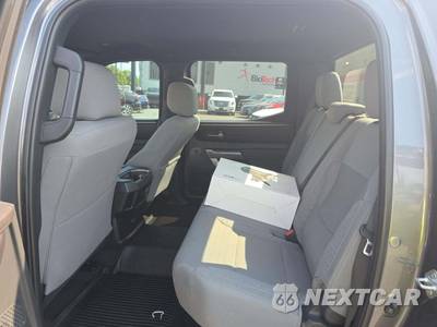 2025 Toyota Tundra SR5 Crew Cab Short Bed - zdjęcie 10 z 28 - miniatura