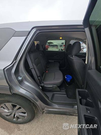 2026 Nissan Pathfinder S - zdjęcie 13 z 17 - miniatura