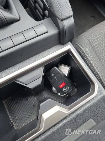 2026 Toyota 4Runner SR5 - zdjęcie 8 z 21 - miniatura