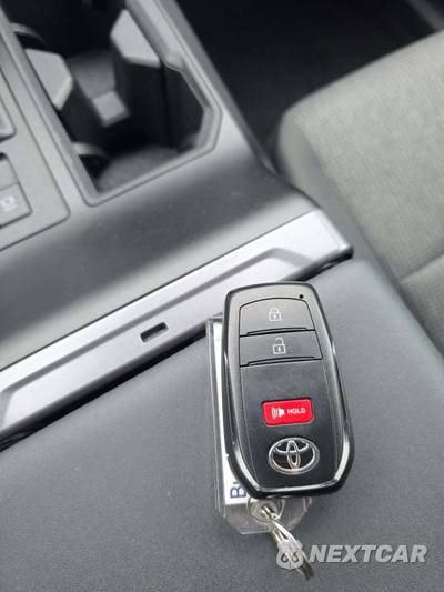 2026 Toyota RAV4 Hybrid LE - zdjęcie 8 z 20 - miniatura