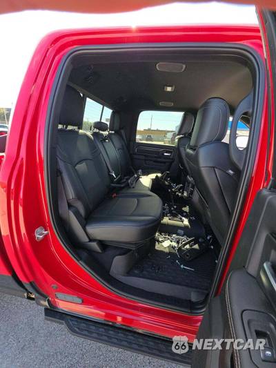 2027 Ram 2500 Rebel Crew Cab Medium Bed - zdjęcie 13 z 17 - miniatura