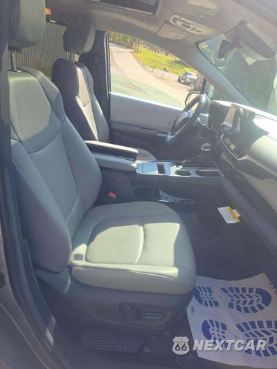 2026 Toyota Sienna XLE 7-Passenger 120.5" WB - zdjęcie 19 z 22 - miniatura