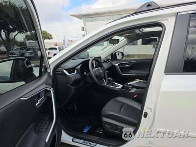 2025 Toyota RAV4 XLE Premium - zdjęcie 6 z 20 - miniatura