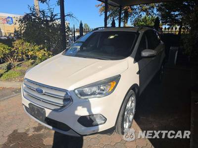 2019 Ford Escape Titanium - zdjęcie 1 z 20 - miniatura