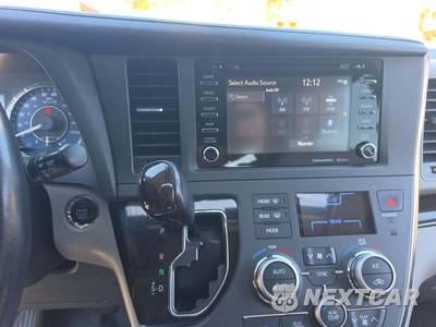 2018 Toyota Sienna XLE 8-Passenger 119.3" WB - zdjęcie 10 z 25 - miniatura