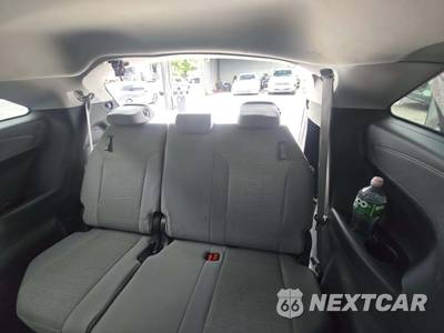 2025 Toyota Sienna LE 8-Passenger 120.5" WB - zdjęcie 14 z 41 - miniatura