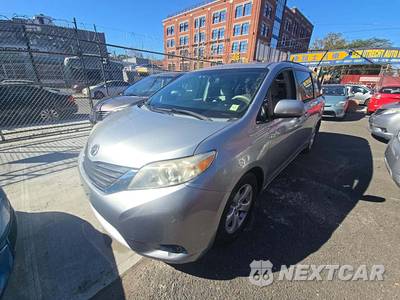 2011 Toyota Sienna LE 8-Passenger 119.3" WB