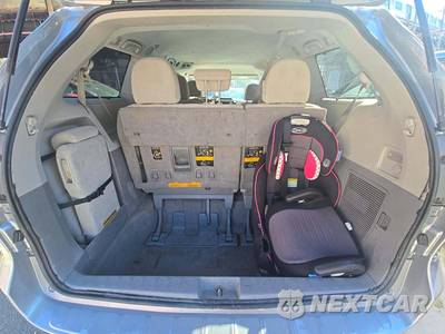 2011 Toyota Sienna LE 8-Passenger 119.3" WB - zdjęcie 15 z 28 - miniatura