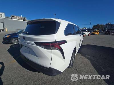 2024 Toyota Sienna LE 8-Passenger 120.5" WB - zdjęcie 3 z 21 - miniatura