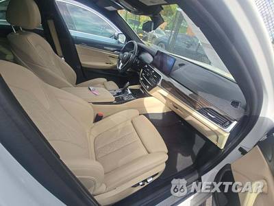 2021 BMW 5 Series Sedan 530i xDrive - zdjęcie 18 z 24 - miniatura