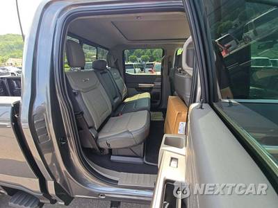 2026 Ford Super Duty F-450 Platinum Crew Cab Long Bed DRW - zdjęcie 16 z 20 - miniatura
