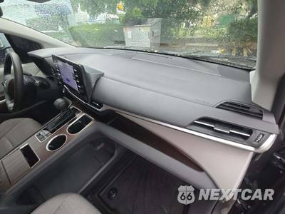 2024 Toyota Sienna LE 8-Passenger 120.5" WB - zdjęcie 17 z 24 - miniatura