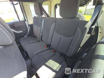 2014 Jeep Wrangler Unlimited Sahara - zdjęcie 13 z 27 - miniatura