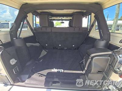 2014 Jeep Wrangler Unlimited Sahara - zdjęcie 14 z 27 - miniatura