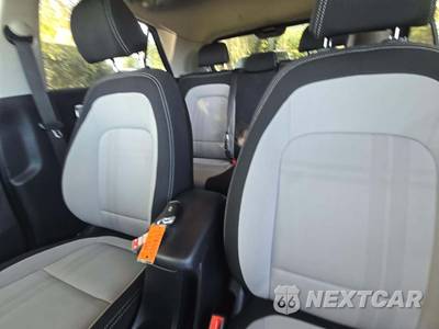 2025 Hyundai Venue SEL - zdjęcie 5 z 19 - miniatura