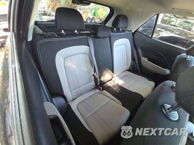 2025 Hyundai Venue SEL - zdjęcie 13 z 19 - miniatura