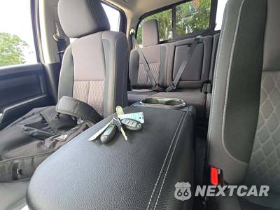 2024 Nissan TITAN SV Crew Cab Short Bed - zdjęcie 8 z 20 - miniatura
