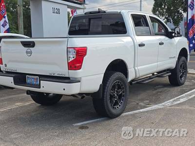 2024 Nissan TITAN SV Crew Cab Short Bed - zdjęcie 3 z 20 - miniatura