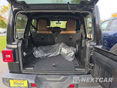 2021 Jeep Wrangler Unlimited Sahara - zdjęcie 14 z 30 - miniatura
