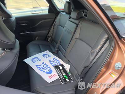 2026 Toyota Crown Signia Limited - zdjęcie 13 z 20 - miniatura