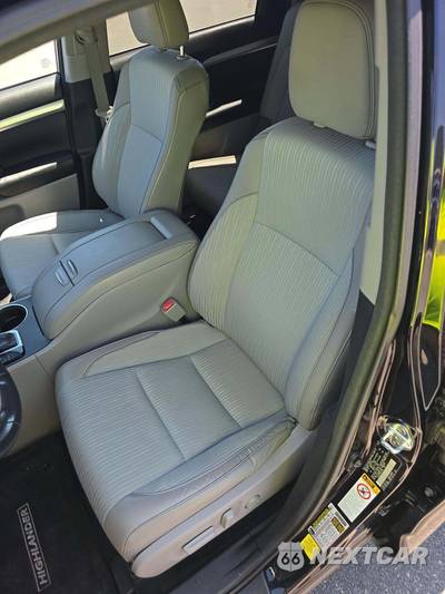 2017 Toyota Highlander LE Plus - zdjęcie 6 z 25 - miniatura