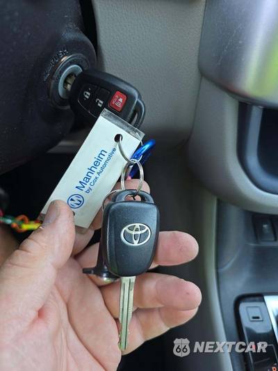 2017 Toyota Highlander LE Plus - zdjęcie 8 z 25 - miniatura