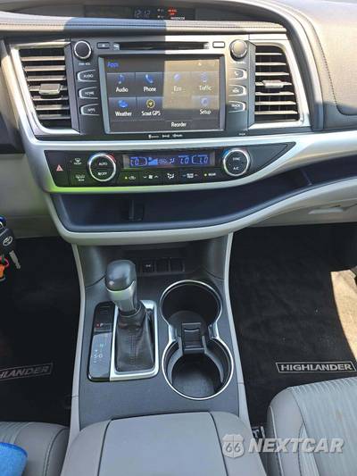 2017 Toyota Highlander LE Plus - zdjęcie 10 z 25 - miniatura